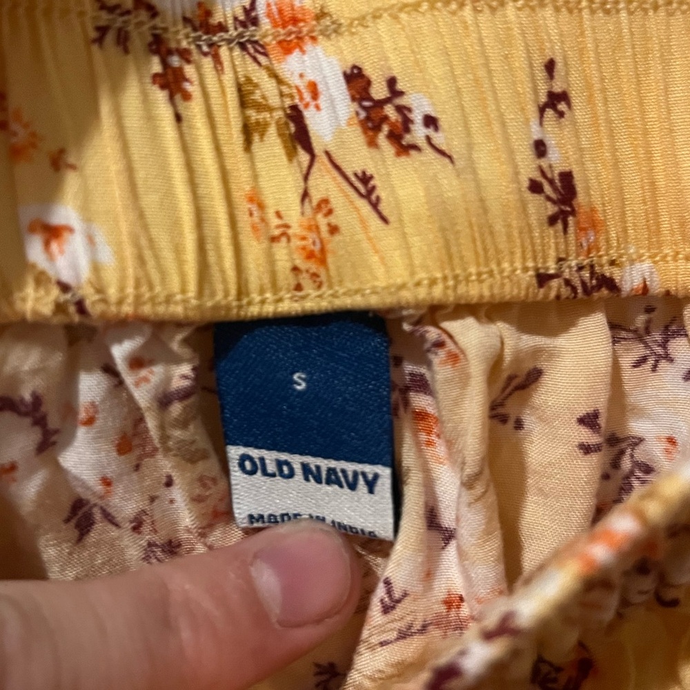 Old Navy Pull on elastic waist skirt - Picture 2 of 2